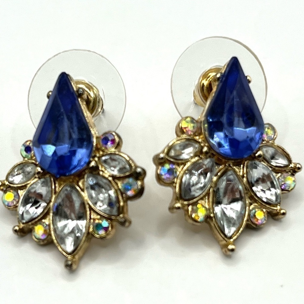 Beautiful Blue and clear rhinestones pierced earrings with Aurora Borealis 💙 - Picture 8 of 11